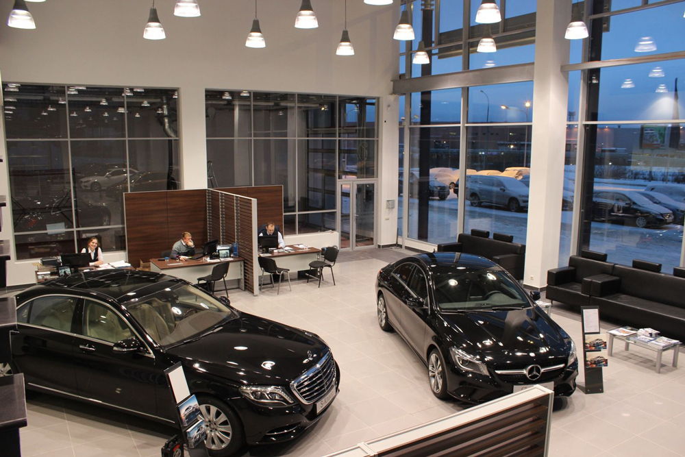 Автомобили Mercedes-Benz в салоне